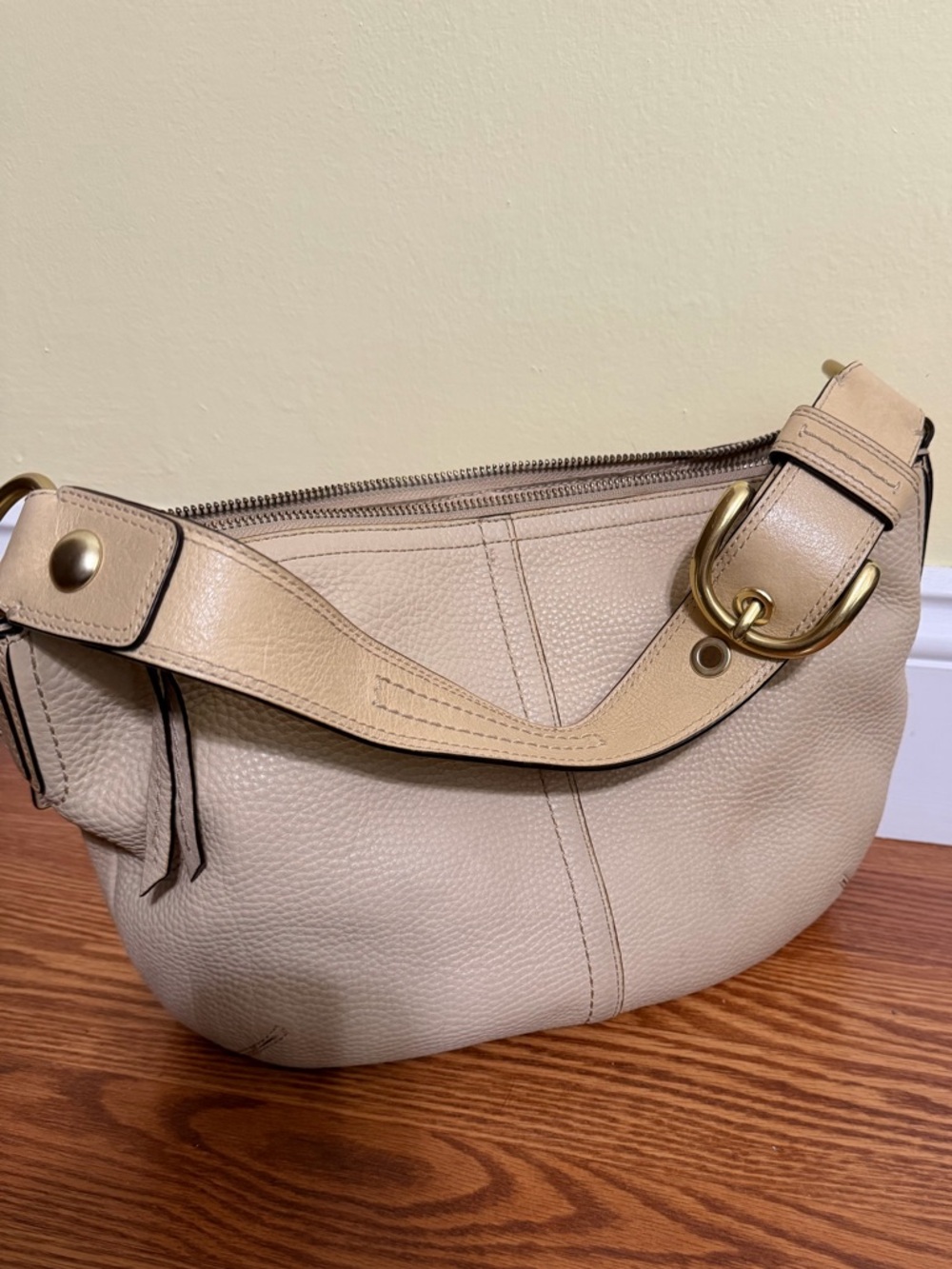 Authentic Coach Soho Buckle Hobo - Ivory Pebbled Leather - Gold Hardware